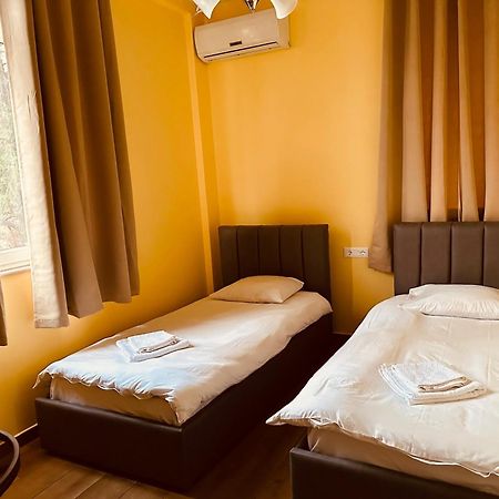 Auto Tana Guest House ติรานา ภายนอก รูปภาพ