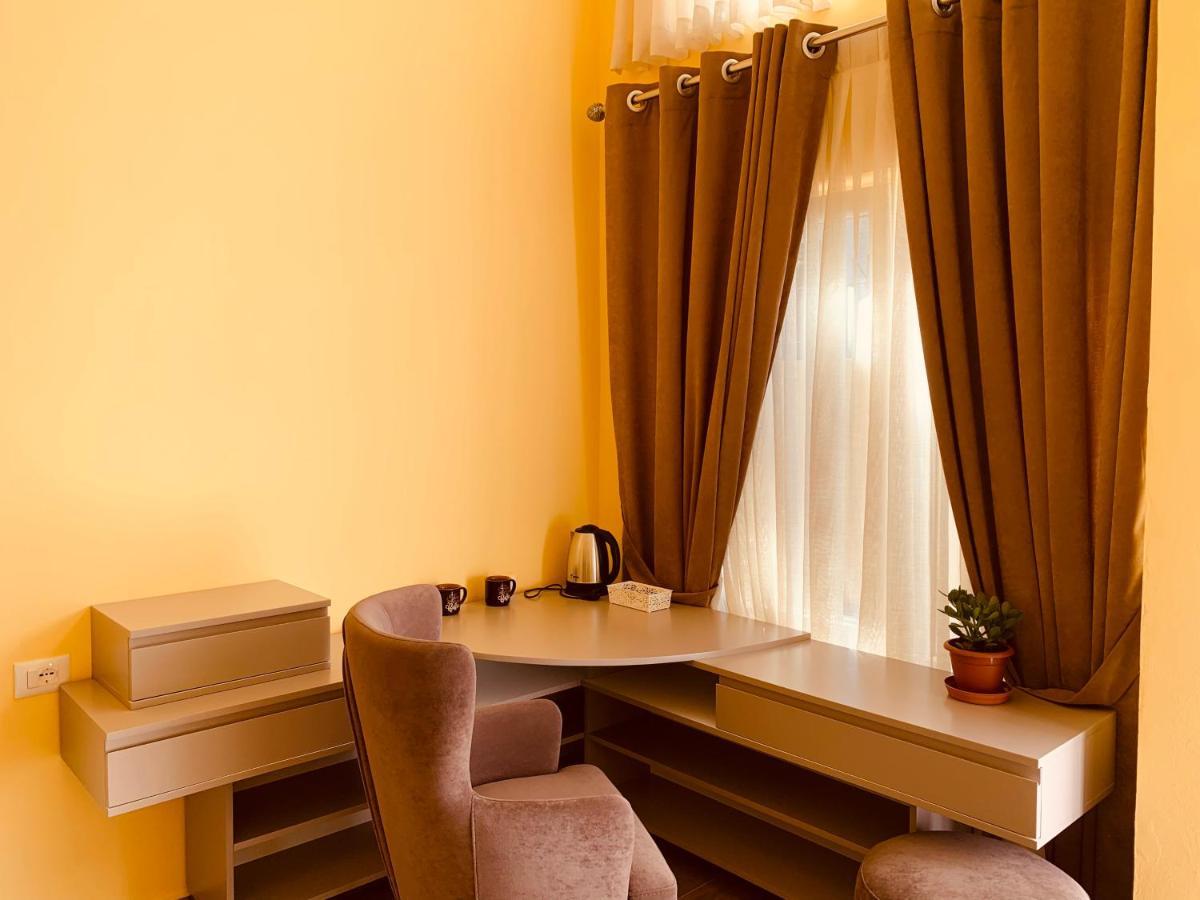 Auto Tana Guest House ติรานา ภายนอก รูปภาพ