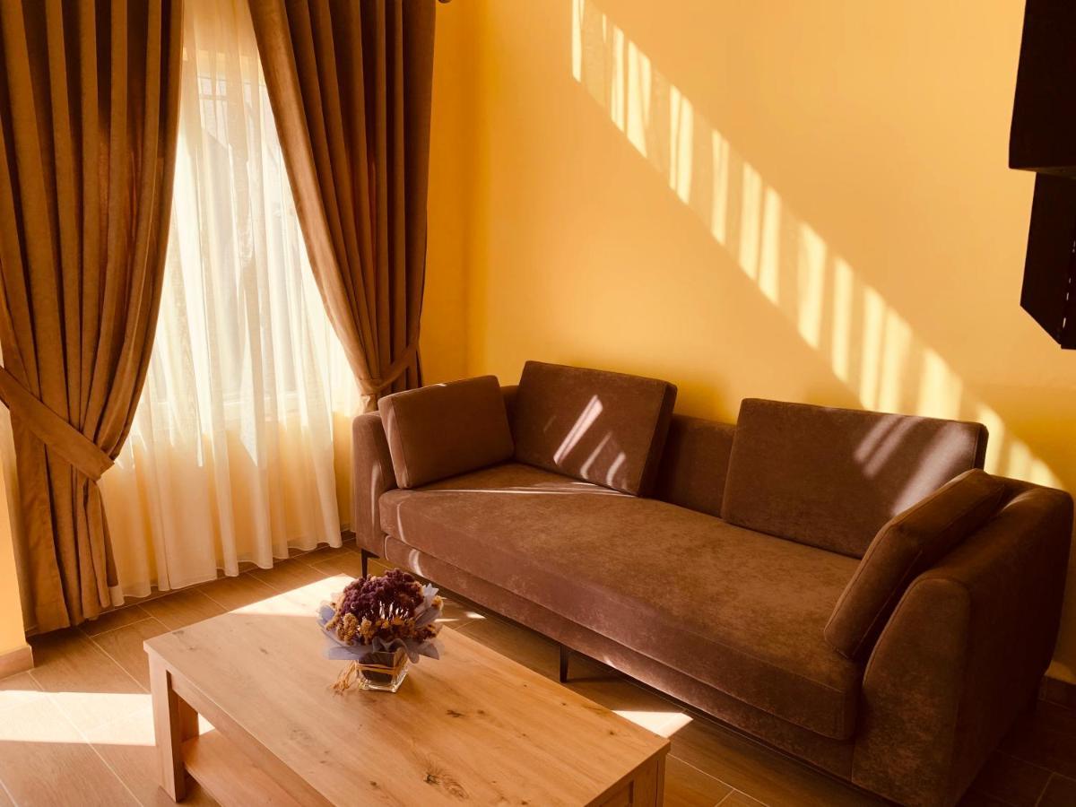 Auto Tana Guest House ติรานา ภายนอก รูปภาพ