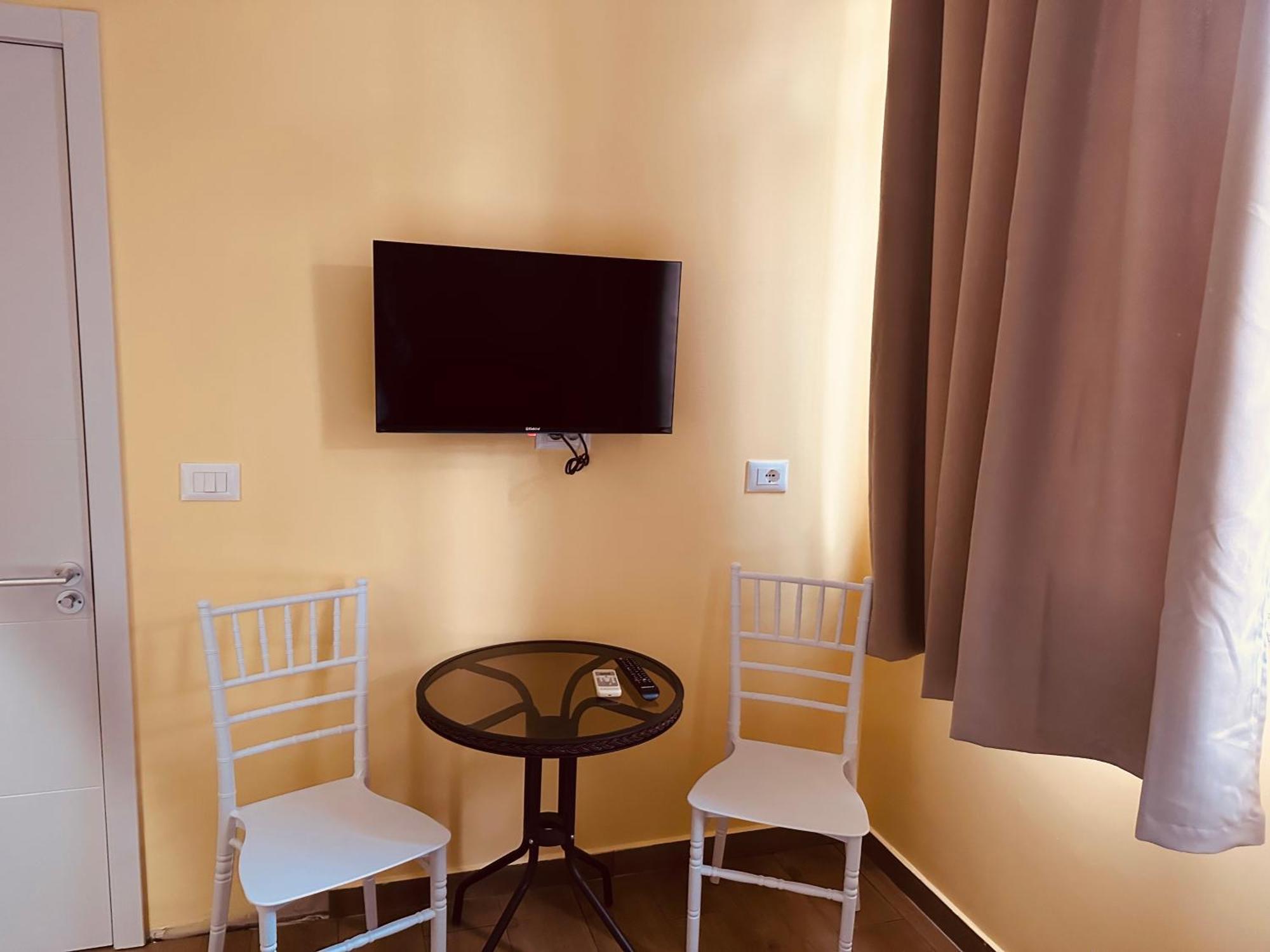 Auto Tana Guest House ติรานา ภายนอก รูปภาพ